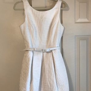 White House Black Market, 4